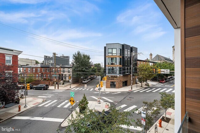 Building Photo - 621 S 24th St