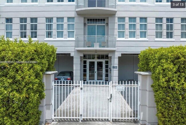 Building Photo - 1791 NE Miami Gardens Dr