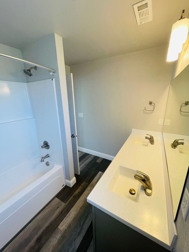 Building Photo - Entertainers delight, 3bdrm 2.5 bath home ...