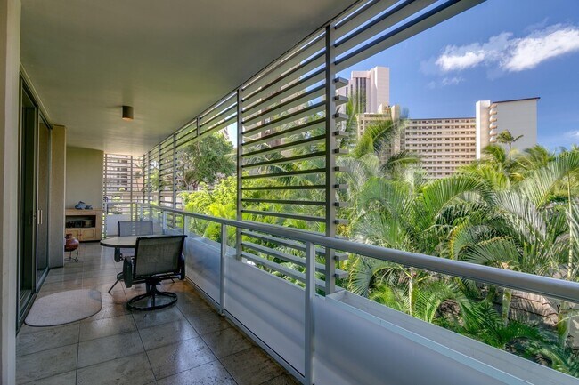 Primary Photo - Fully Furnished 2 bedroom in Waikiki! One-...