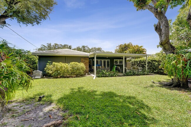 Building Photo - 929 SW 18th Ct