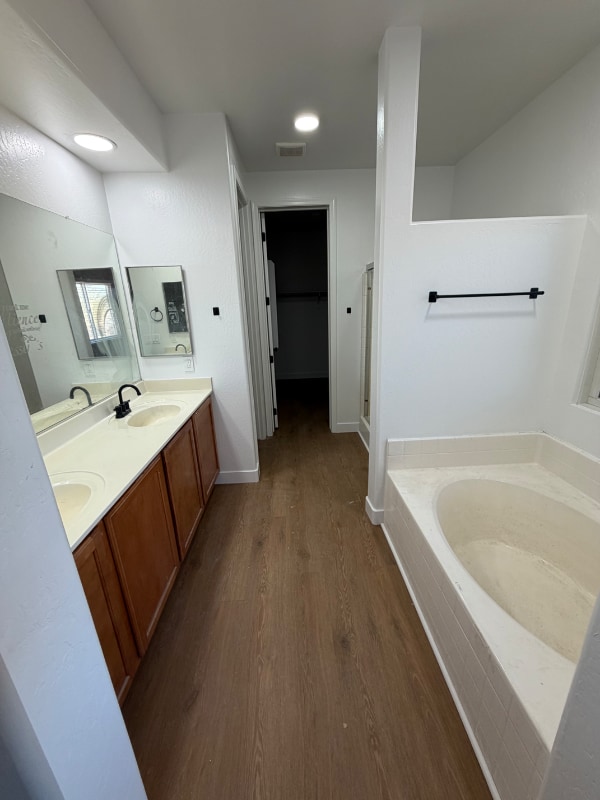 Building Photo - 1190 E Jardin Dr