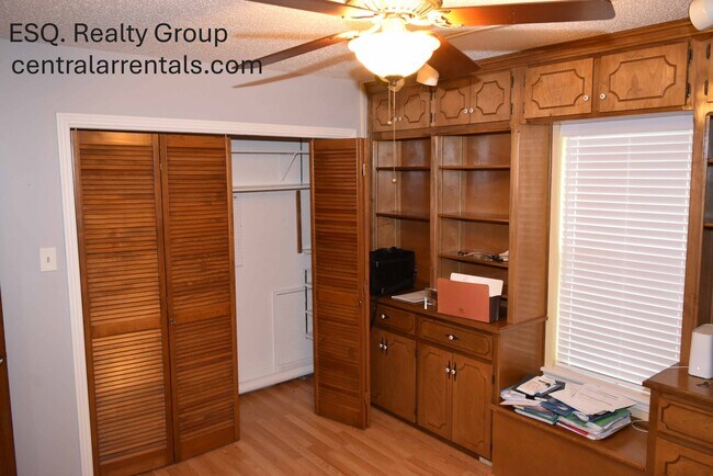 Building Photo - 4512 Somers Ave