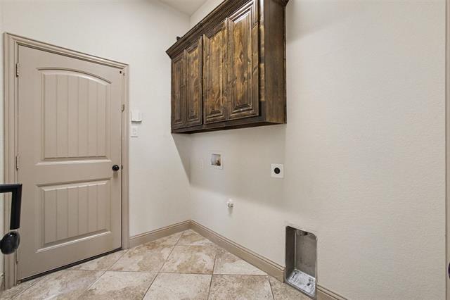 Building Photo - 588 Deverson Dr