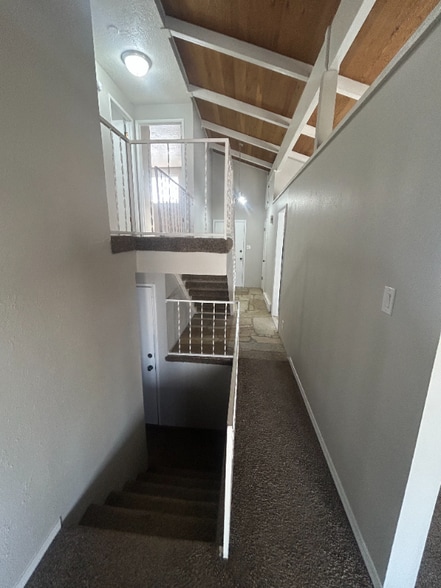 Building Photo - 184 Crestview Dr