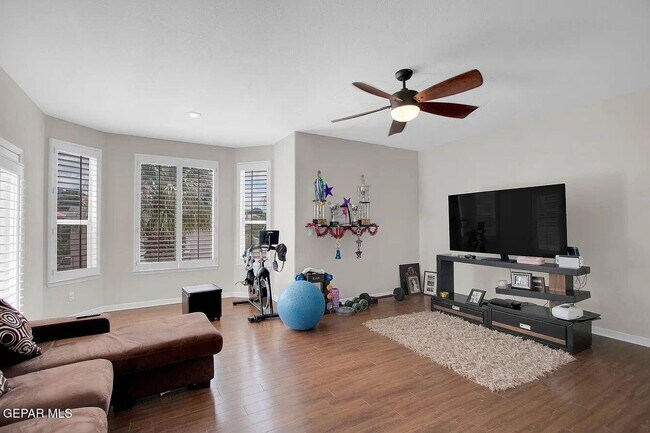 Building Photo - 6032 Ojo De Agua Dr
