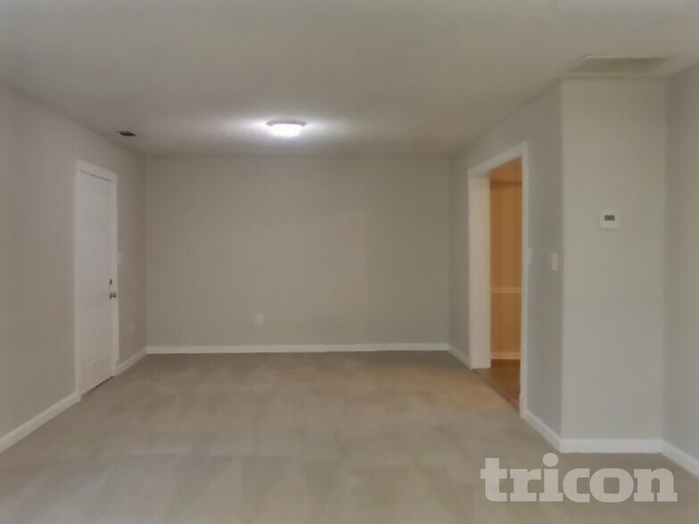 Building Photo - 718 Post Rd Ln