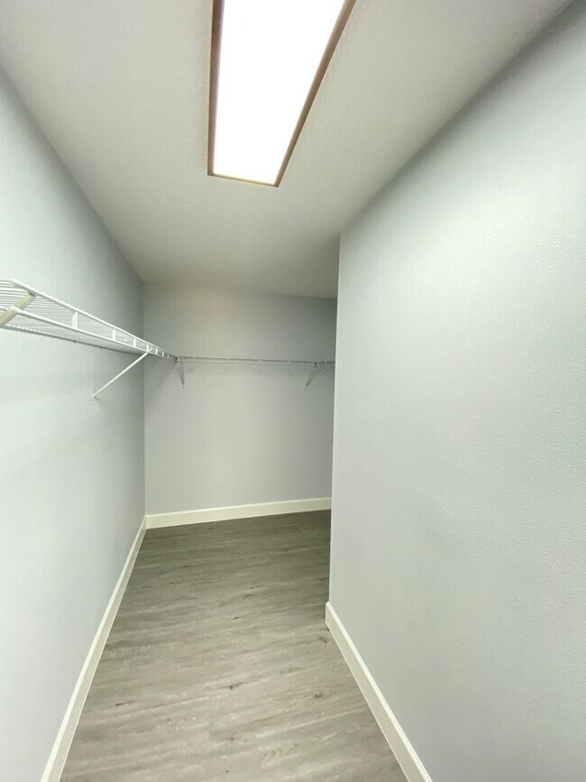 Building Photo - Desirable SW Ocala Neighborhood 3/2/2 **WON'T LAST**