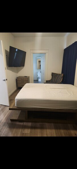 Building Photo - 33 Wavecrest Ave