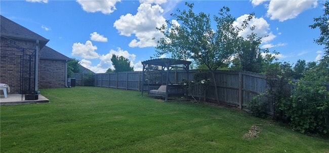 Building Photo - 5810 W Cane Hill Dr