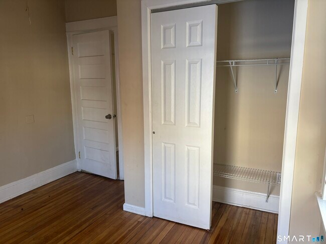 Building Photo - 252 Maplewood Ave