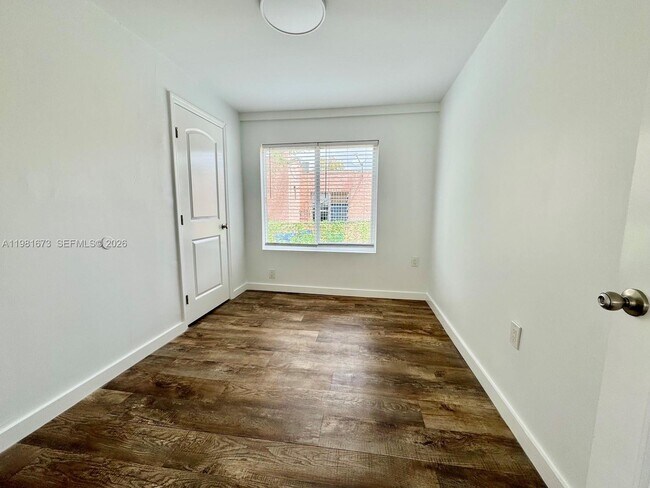 Building Photo - 929 SW 12th Ave