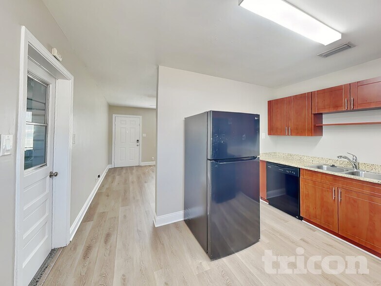 Building Photo - 3909 W Wallace Ave