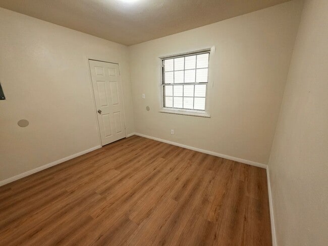 Building Photo - Spacious 4-bedroom, 2-bath house in San Bernardino near Del Rosa & Lynwood.