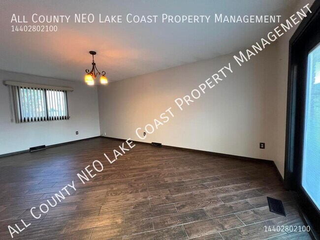 Building Photo - 9953 Shady Ln