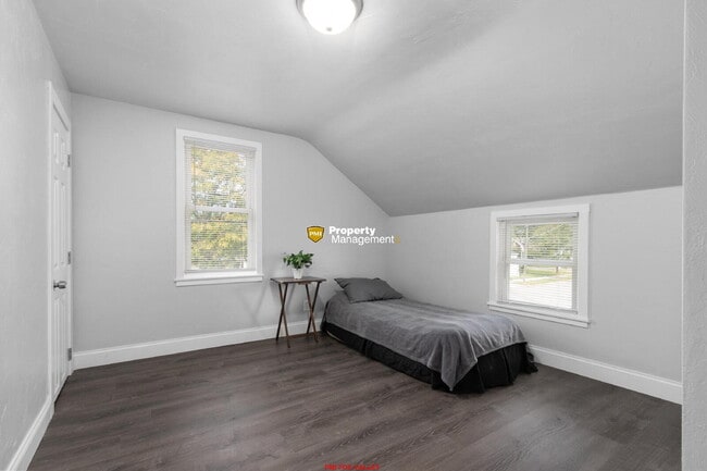 Building Photo - 4 bedroom home with 3 single car garges