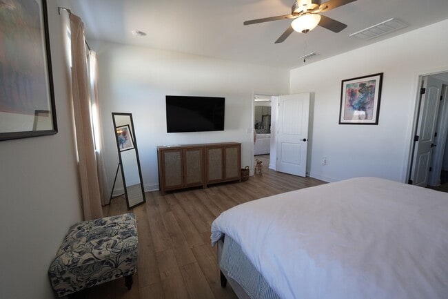 Building Photo - MOVE IN DATE MUST BE SCHEDULED 14 DAYS FROM PAYING SECURITY DEPOSIT.