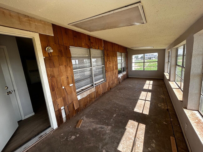 Building Photo - 506 N County Rd 1300