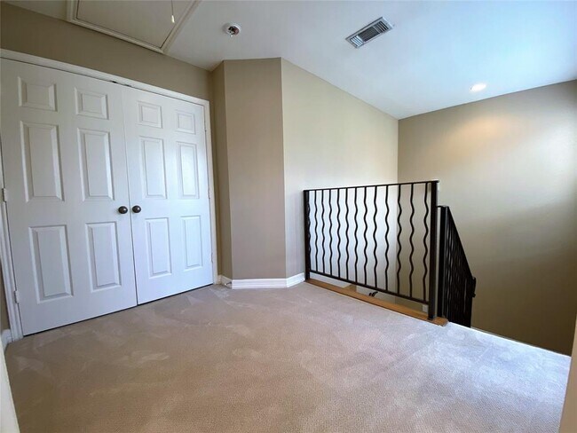 Building Photo - 5314 Blossom St