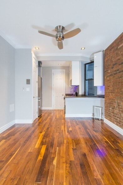 Building Photo - MOTT ST.