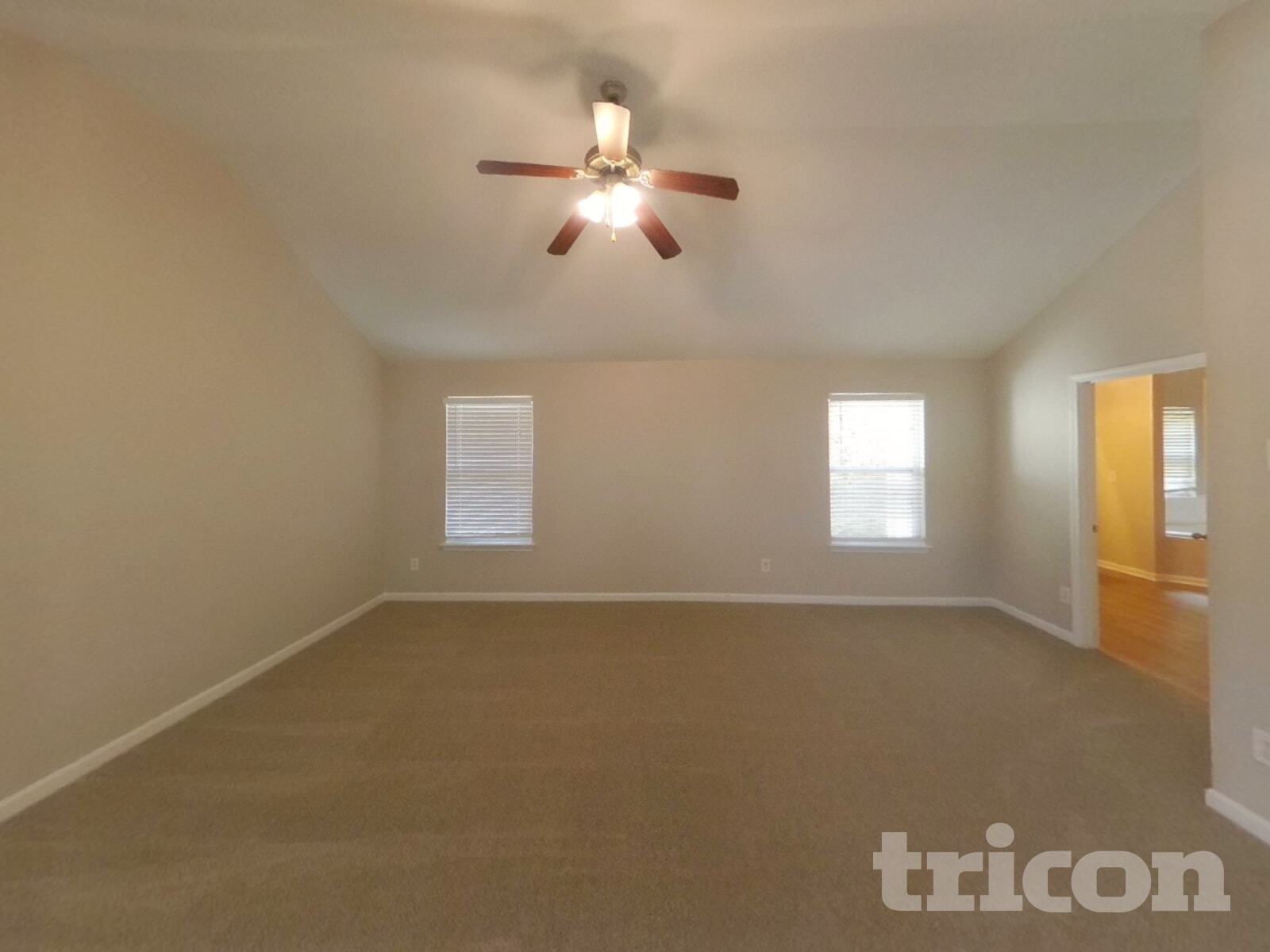 Building Photo - 11051 Southwood Dr