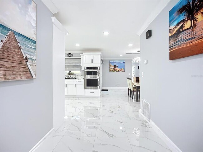 Building Photo - 6531 Santiago Ct