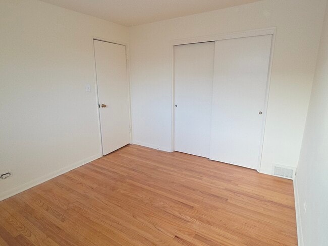 Building Photo - 8649 Niles Center Rd