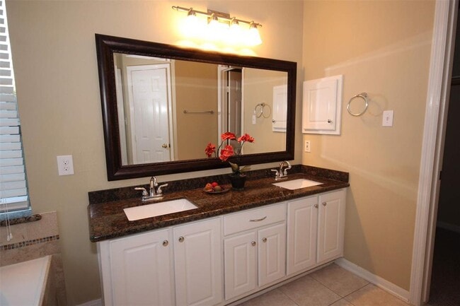 Building Photo - 10234 Wildwood Park Ln