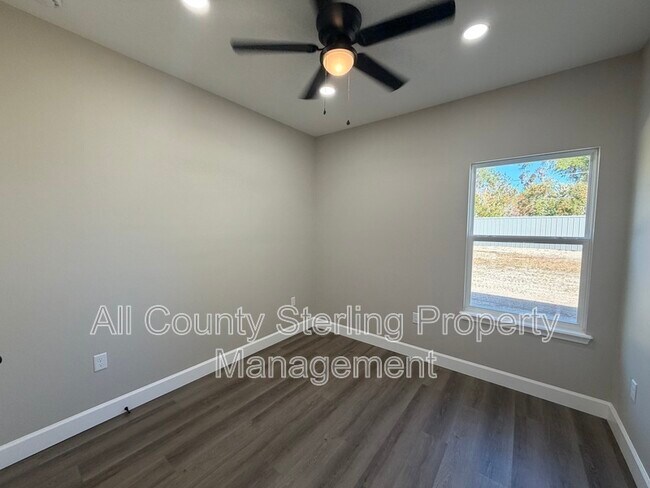 Building Photo - 1418 SE Magnolia Loop