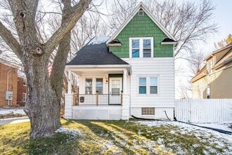 Building Photo - 2615 N Wauwatosa Ave