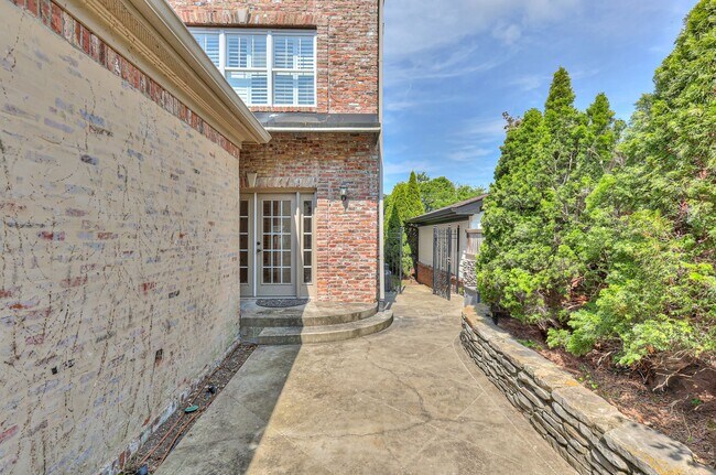 Building Photo - Perfect Brownstone in Sylvan Park near Wes...