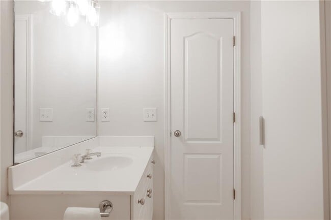 Building Photo - 1232 Harris Commons Pl