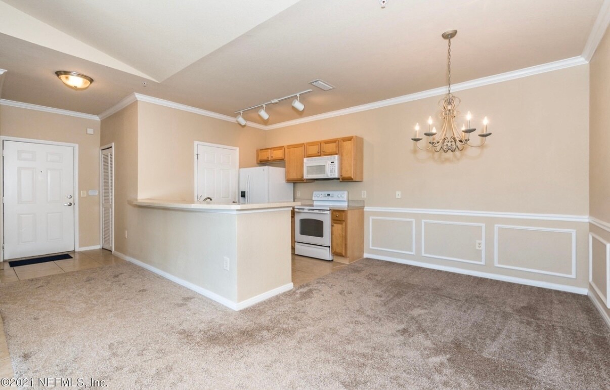 Entrance to kitchen - 275 Old Village Center Cir