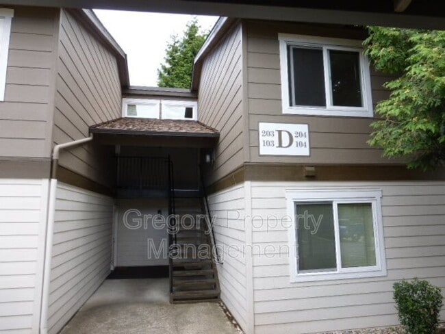 Primary Photo - 12621 NE 130th Way