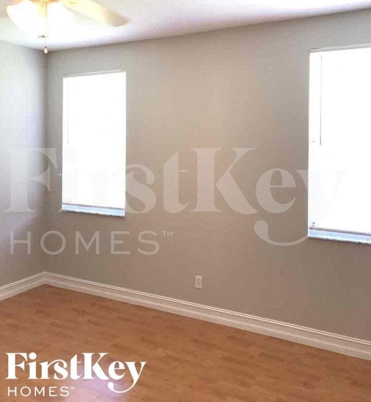 Building Photo - 4115 10th St SW