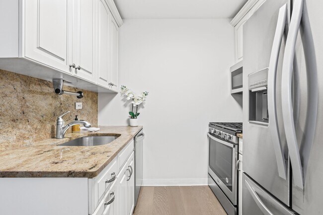 Building Photo - 220 E 65th St