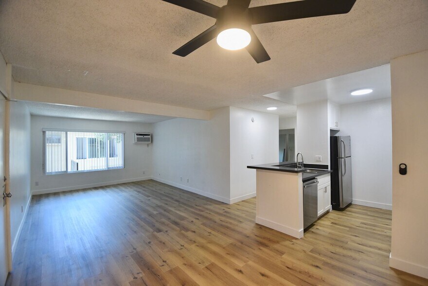 Building Photo - 7350 Kester Ave