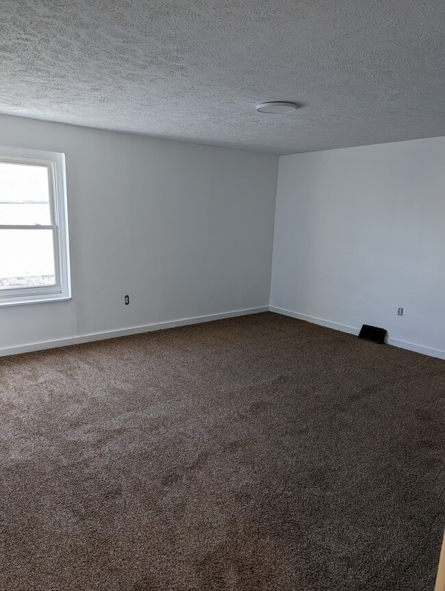 Building Photo - 3205 Parkview Ave