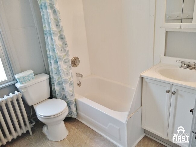 Building Photo - 5 Bed / 2 Bath Single Family Duplex