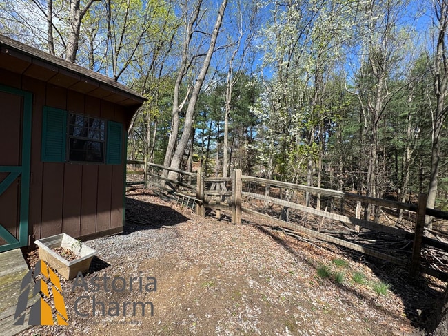 Building Photo - Spacious 5 Bedroom 3 Bath + Den Single Family Detached Home