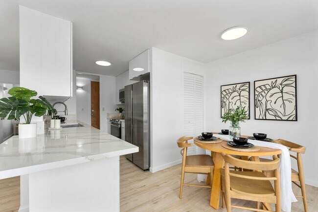 Building Photo - Renovated Unfurnished 2 bedroom, 1.5 bath ...