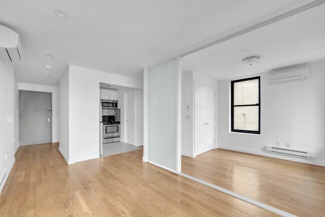 Building Photo - 419 E 117th St