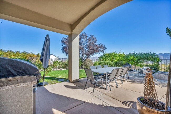 Building Photo - 1520 Taos Ln