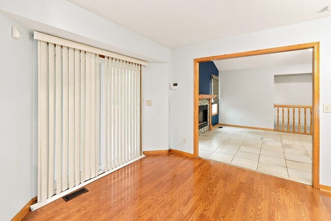 Building Photo - 3611 SW Red Hawk Ct