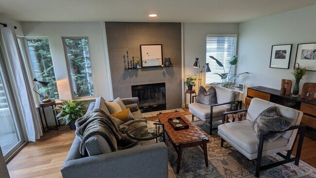 Primary Photo - 2145 Dexter Ave N