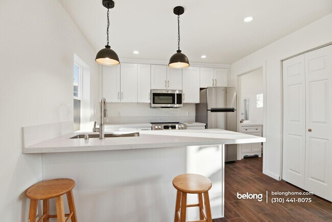 Building Photo - 648 Anita St