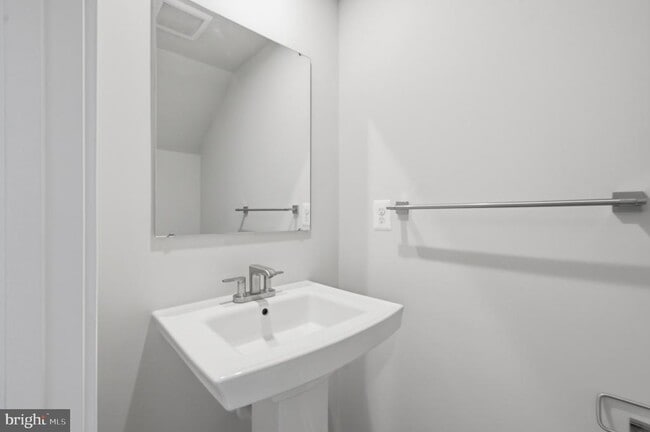 Building Photo - 14421 Albemarle Point Pl