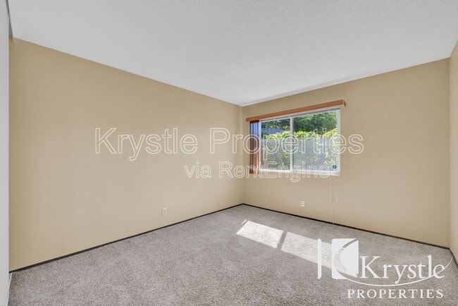Building Photo - 2261 Clearview Cir