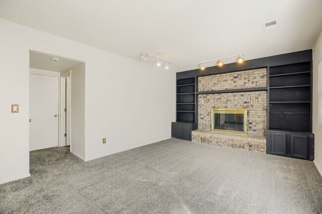 Building Photo - 4298 Sumac Ct