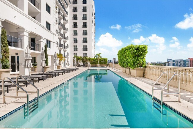 Building Photo - 10 Aragon Ave